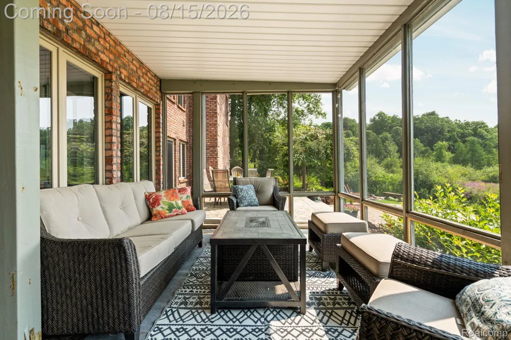 333 Elio Drive Highland Charter Township, MI 48357