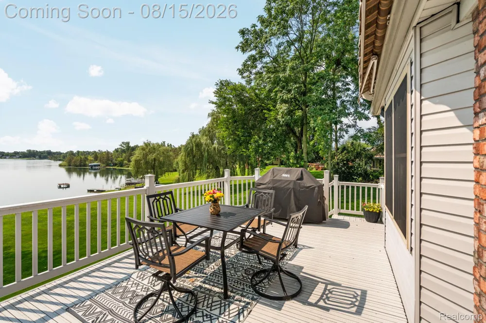 333 Elio Drive Highland Charter Township, MI 48357