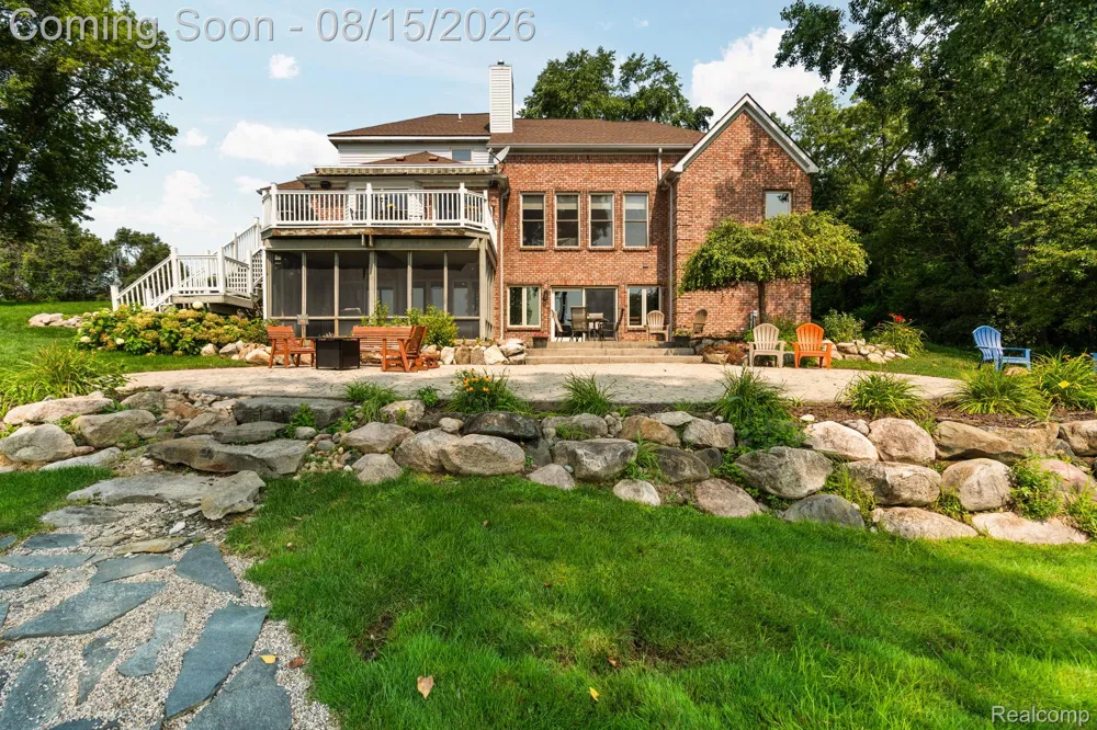 333 Elio Drive Highland Charter Township, MI 48357