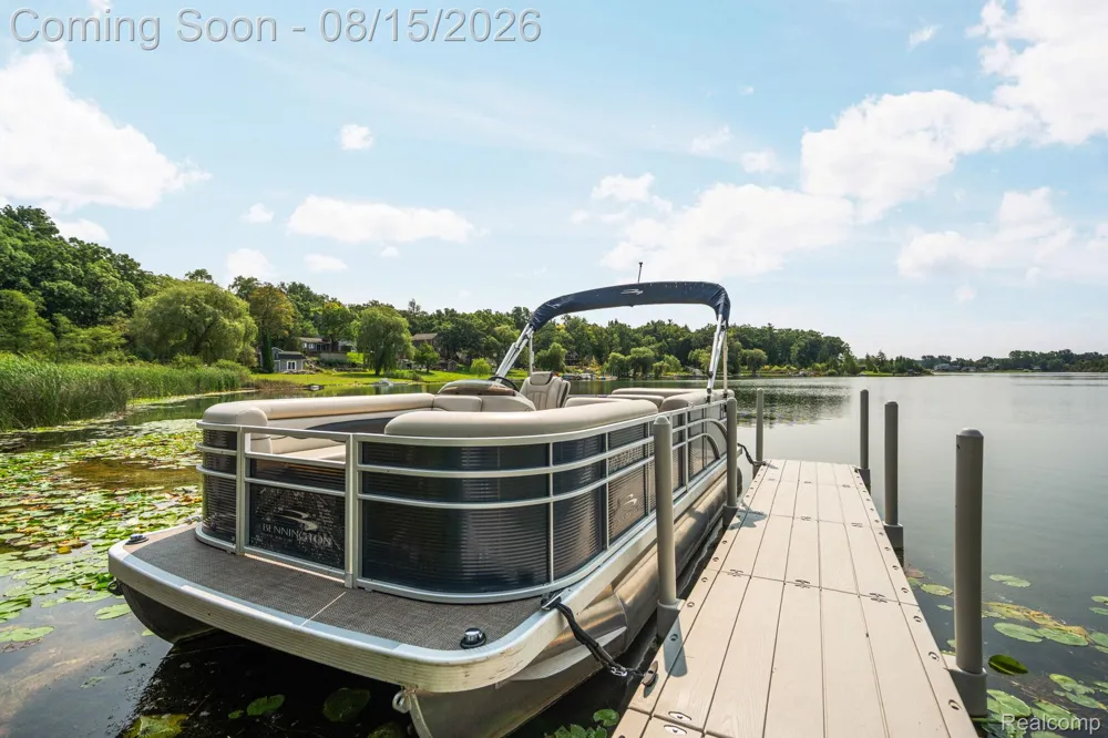333 Elio Drive Highland Charter Township, MI 48357