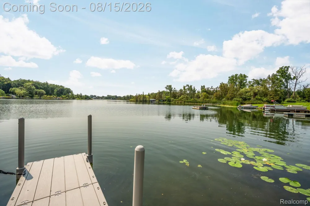 333 Elio Drive Highland Charter Township, MI 48357