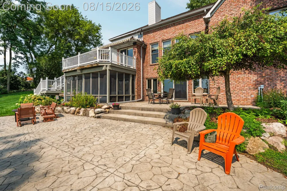 333 Elio Drive Highland Charter Township, MI 48357