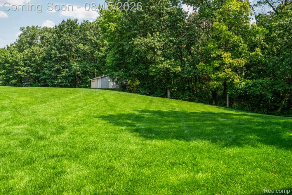333 Elio Drive Highland Charter Township, MI 48357