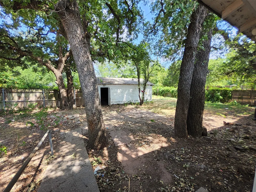 558 Harrison Lane Hurst, TX 76053