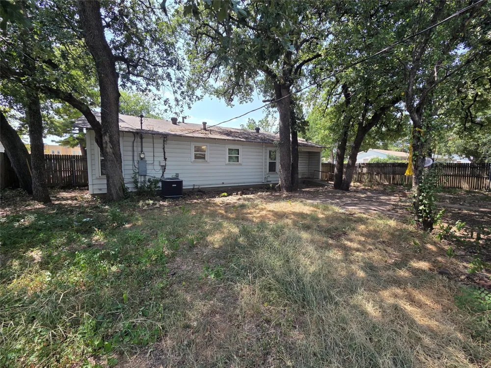 558 Harrison Lane Hurst, TX 76053