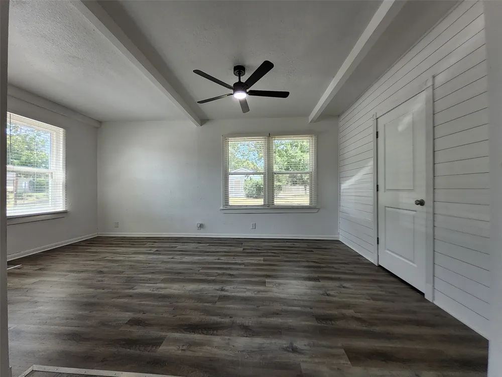 558 Harrison Lane Hurst, TX 76053