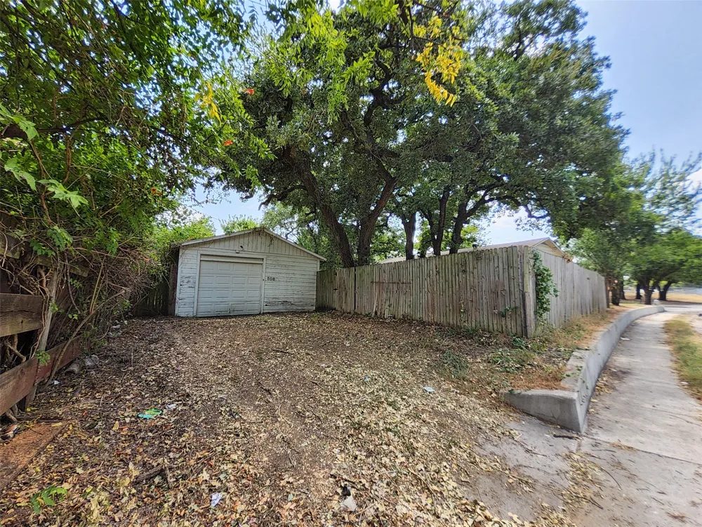 558 Harrison Lane Hurst, TX 76053