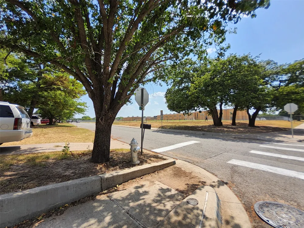 558 Harrison Lane Hurst, TX 76053