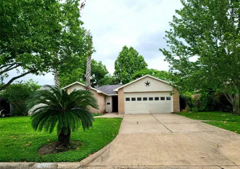 2711 S Brompton Drive