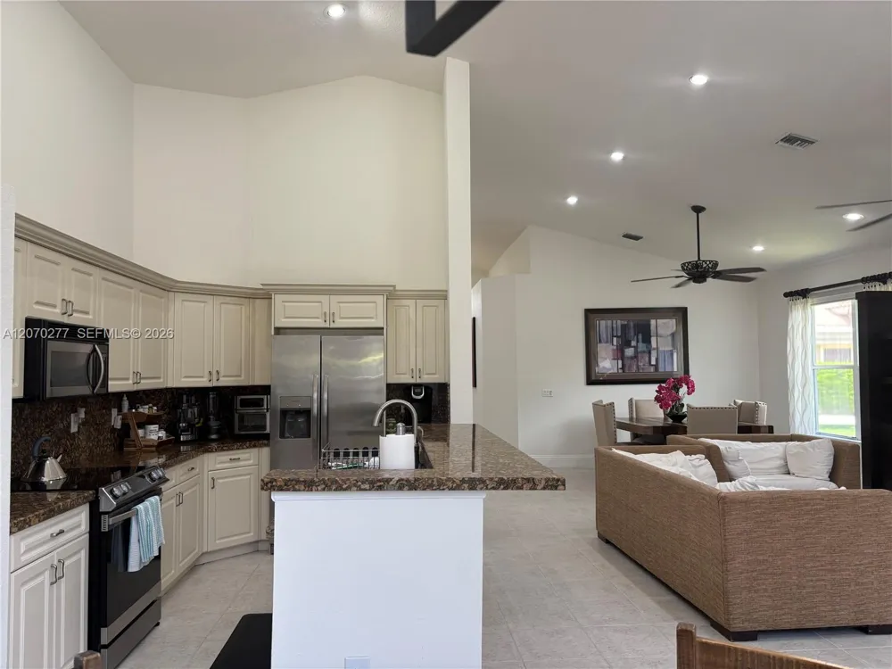 2932 NW 41st St Boca Raton, FL 33434