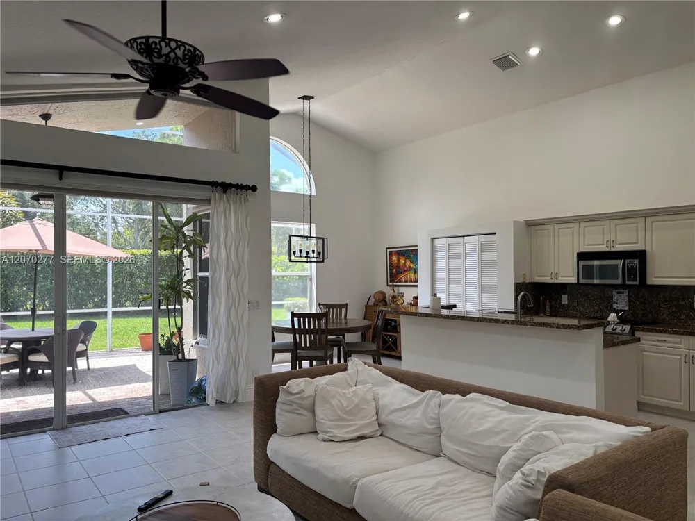 2932 NW 41st St Boca Raton, FL 33434