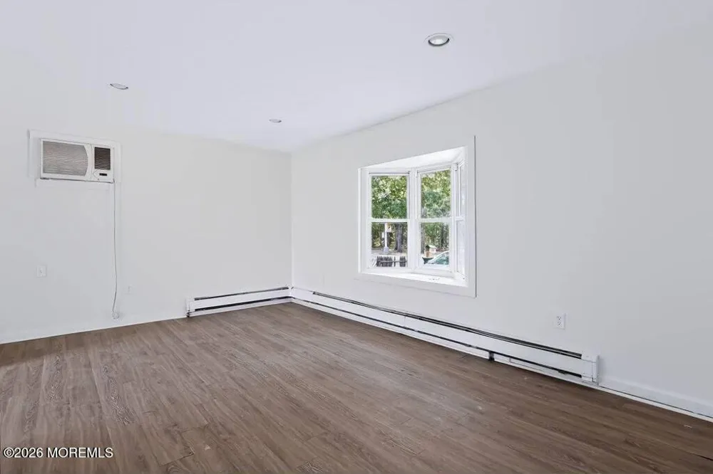 1026 Berkeley Avenue Beachwood, NJ 08722