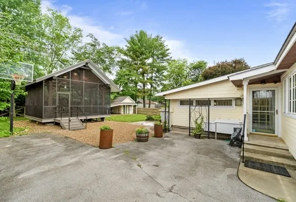 105 Wilson St Cowan, TN 37318