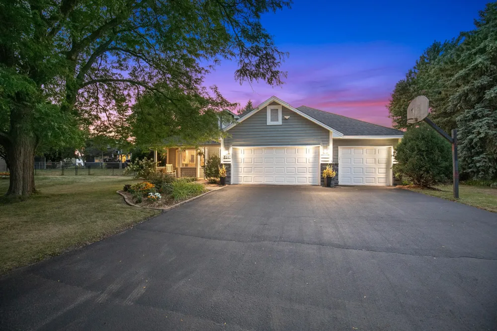 8841 Loch Lomond Court Brooklyn Park, MN 55443