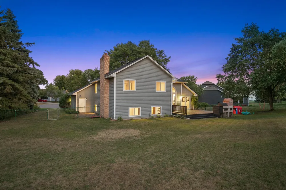 8841 Loch Lomond Court Brooklyn Park, MN 55443