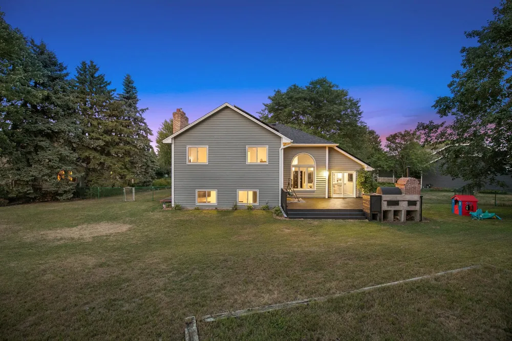 8841 Loch Lomond Court Brooklyn Park, MN 55443