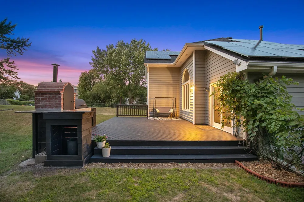 8841 Loch Lomond Court Brooklyn Park, MN 55443