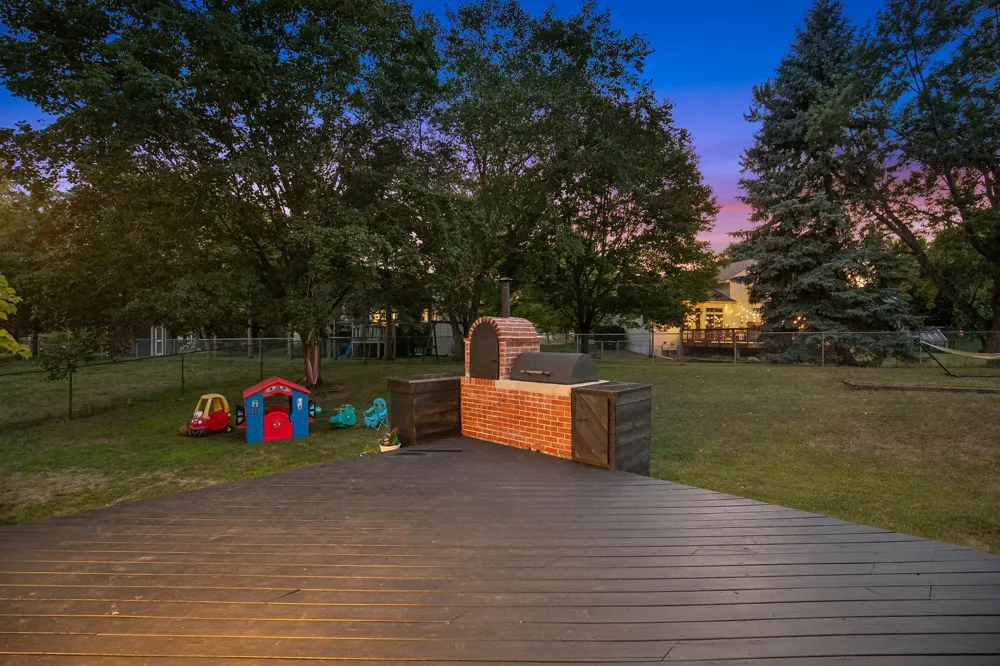 8841 Loch Lomond Court Brooklyn Park, MN 55443