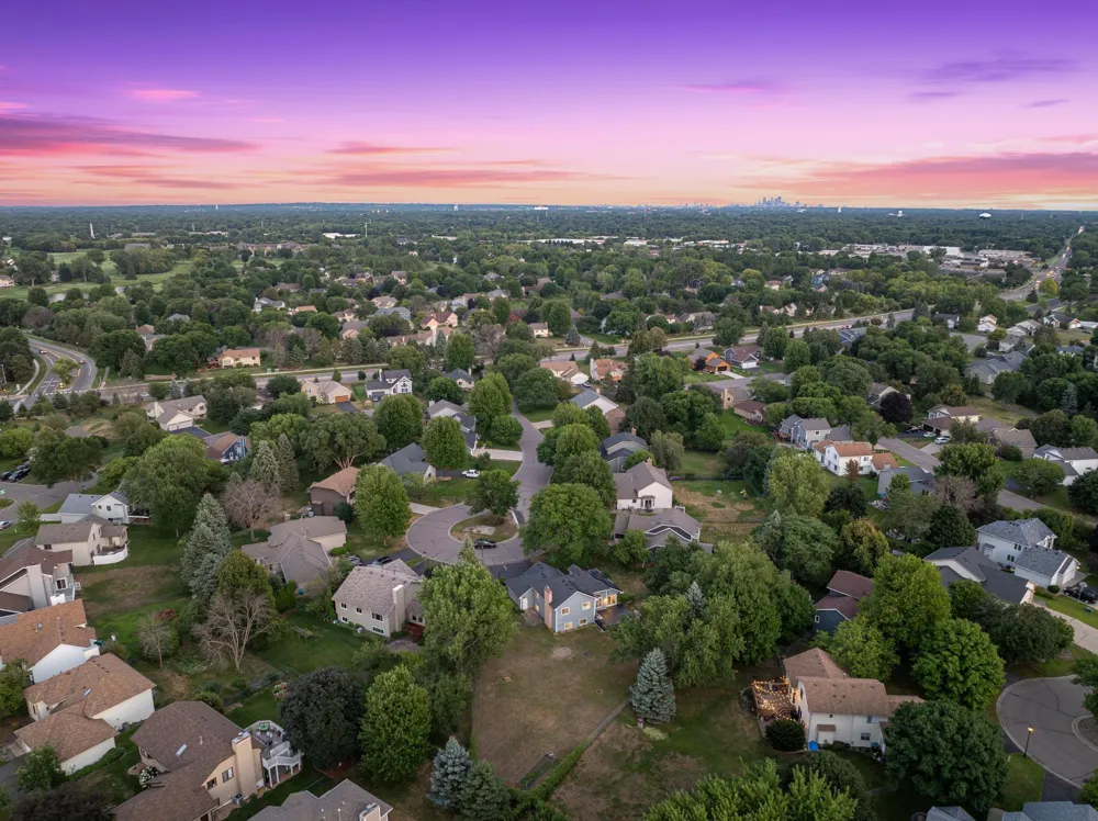 8841 Loch Lomond Court Brooklyn Park, MN 55443