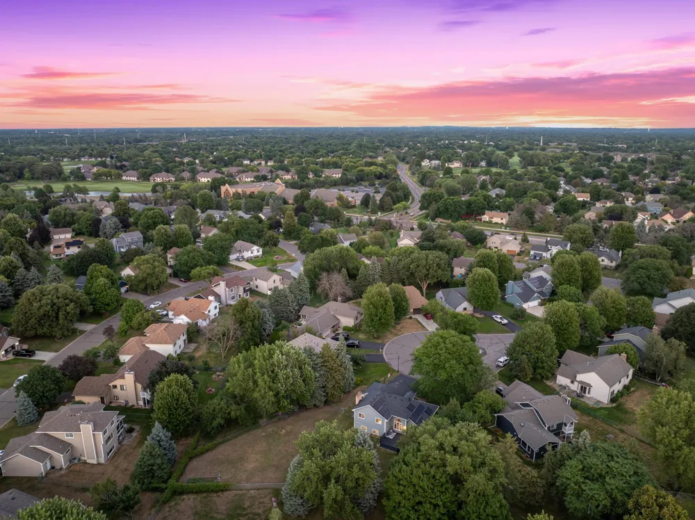 8841 Loch Lomond Court Brooklyn Park, MN 55443