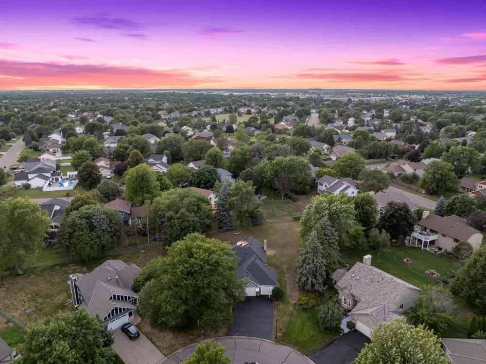 8841 Loch Lomond Court Brooklyn Park, MN 55443