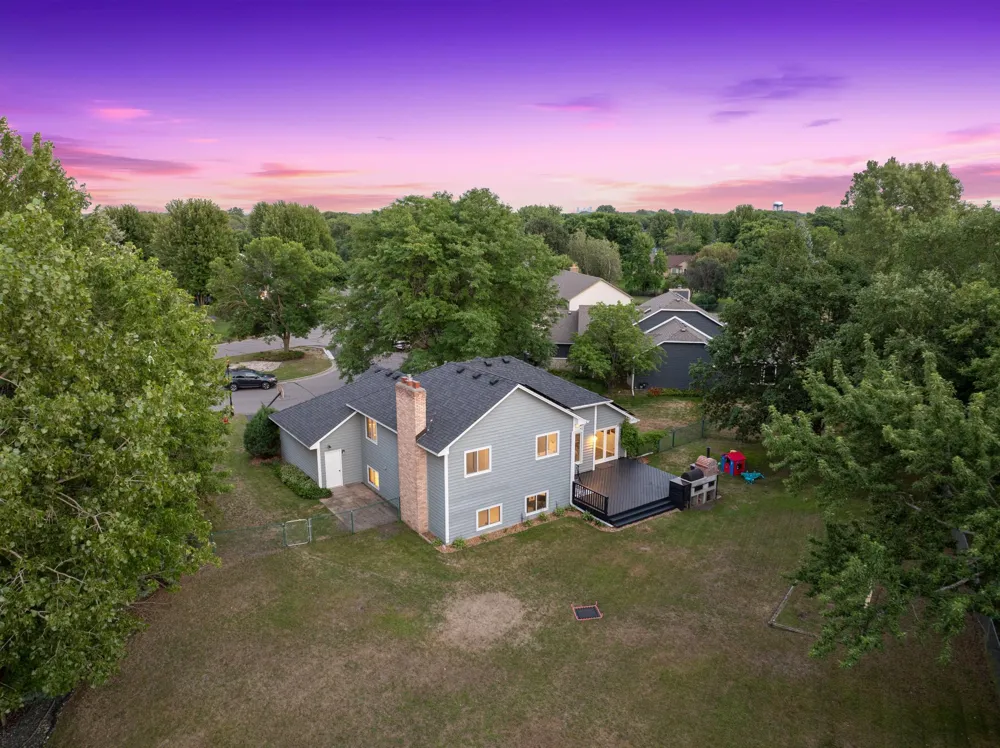 8841 Loch Lomond Court Brooklyn Park, MN 55443
