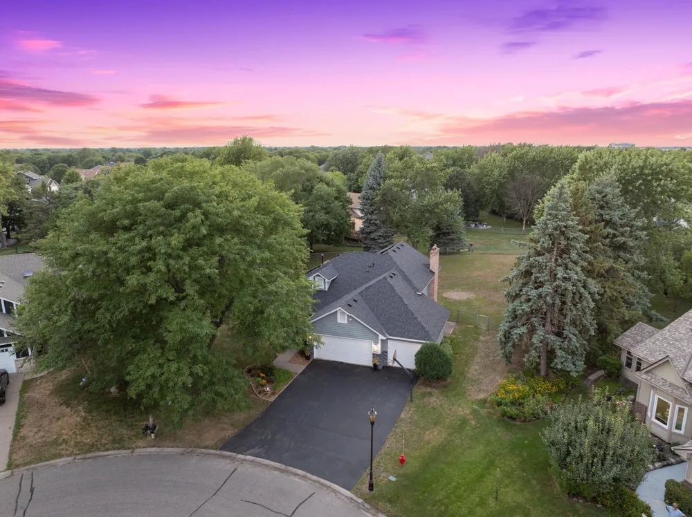 8841 Loch Lomond Court Brooklyn Park, MN 55443
