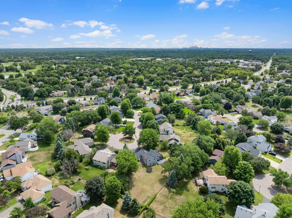 8841 Loch Lomond Court Brooklyn Park, MN 55443