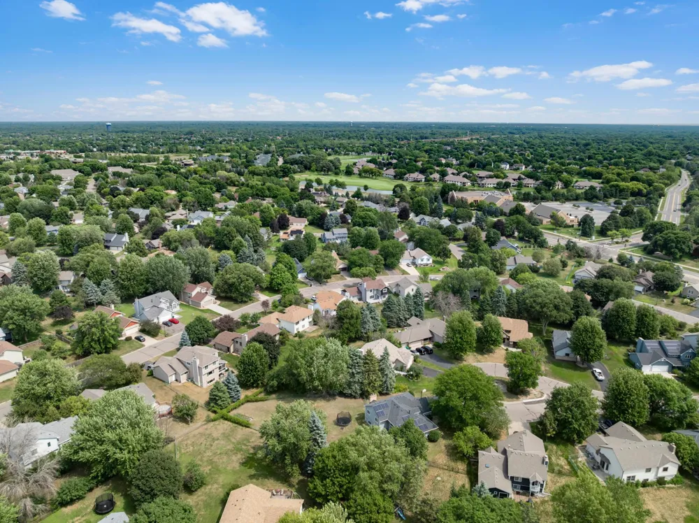 8841 Loch Lomond Court Brooklyn Park, MN 55443