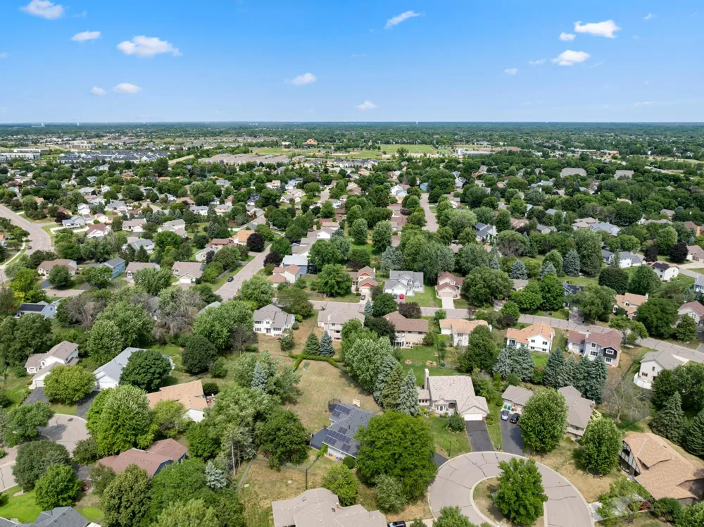 8841 Loch Lomond Court Brooklyn Park, MN 55443