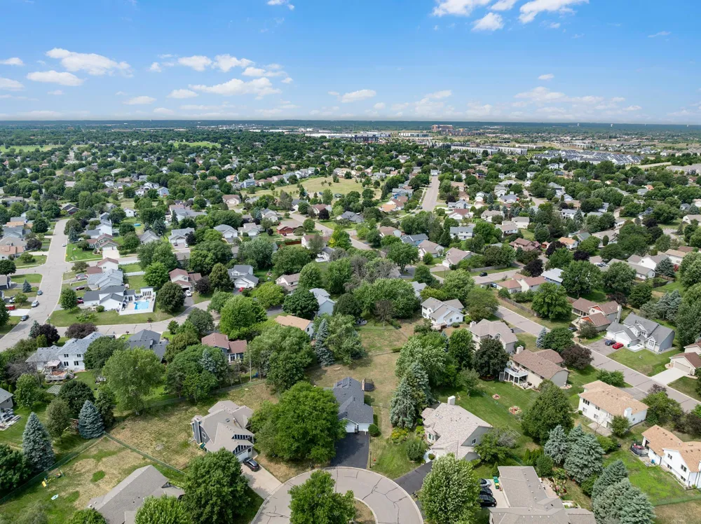 8841 Loch Lomond Court Brooklyn Park, MN 55443