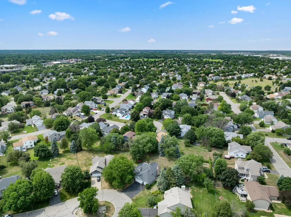 8841 Loch Lomond Court Brooklyn Park, MN 55443
