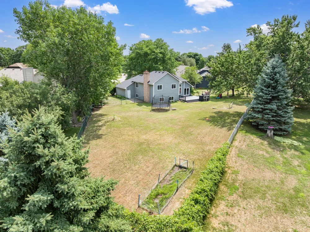 8841 Loch Lomond Court Brooklyn Park, MN 55443
