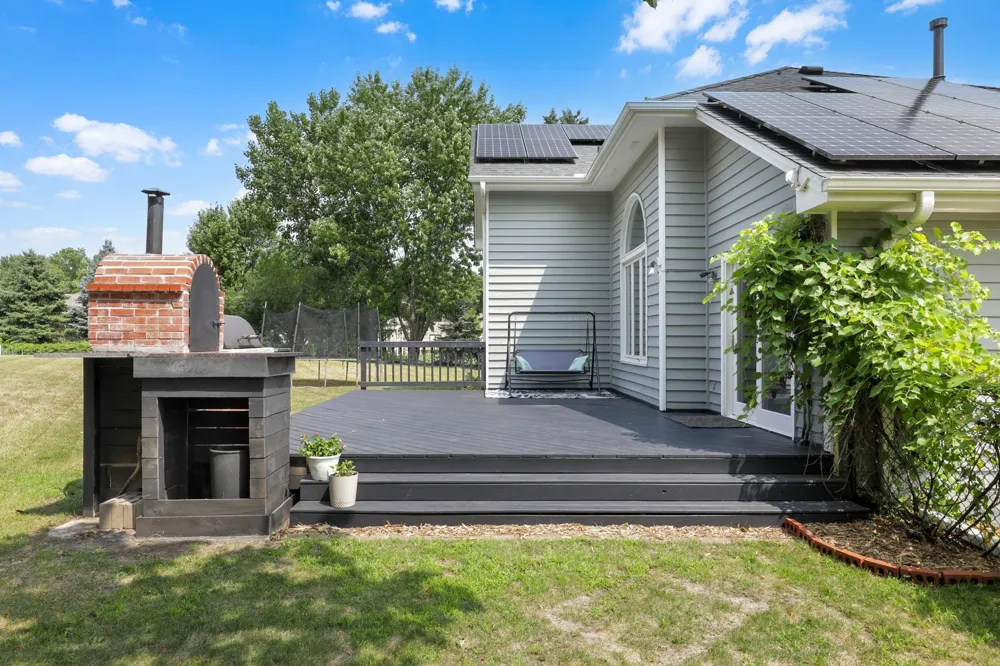 8841 Loch Lomond Court Brooklyn Park, MN 55443
