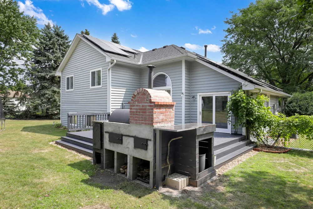 8841 Loch Lomond Court Brooklyn Park, MN 55443