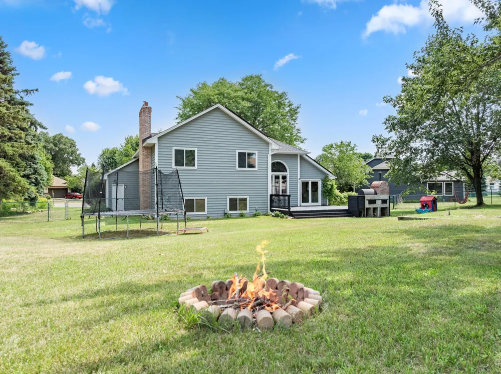 8841 Loch Lomond Court Brooklyn Park, MN 55443