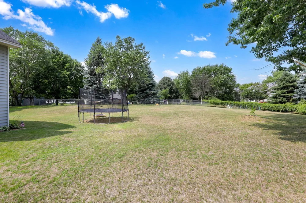 8841 Loch Lomond Court Brooklyn Park, MN 55443