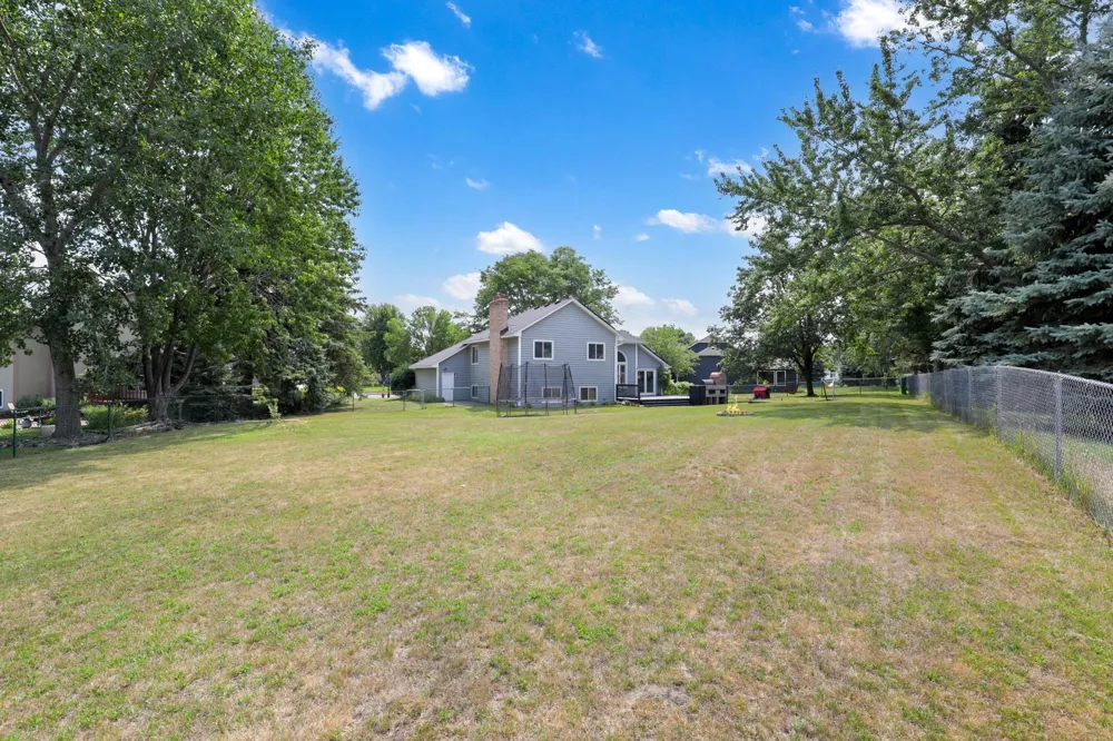 8841 Loch Lomond Court Brooklyn Park, MN 55443