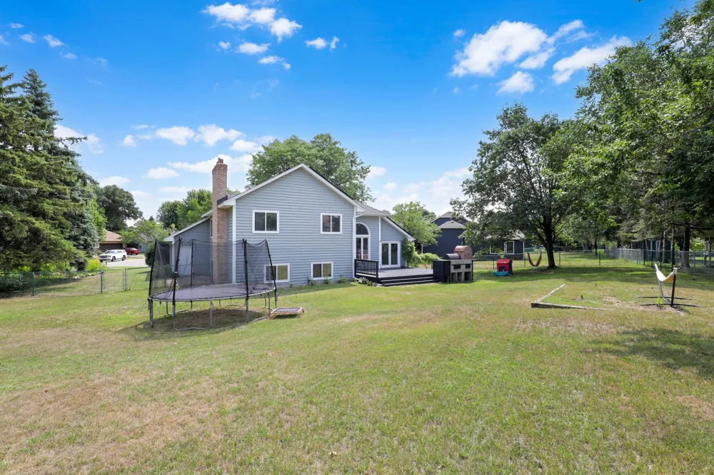8841 Loch Lomond Court Brooklyn Park, MN 55443