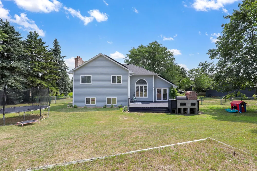 8841 Loch Lomond Court Brooklyn Park, MN 55443