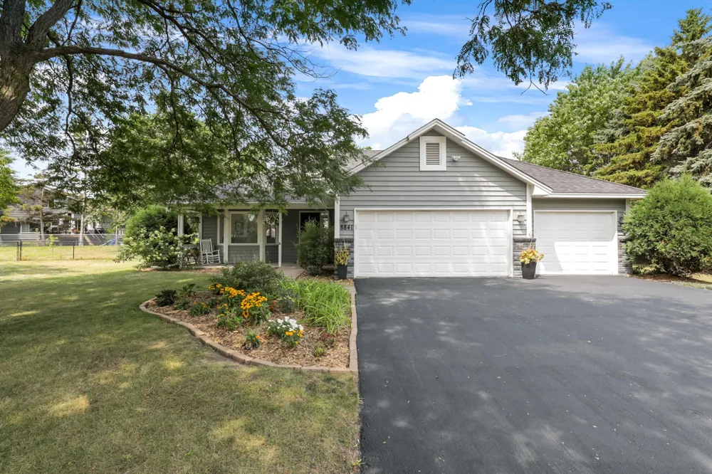 8841 Loch Lomond Court Brooklyn Park, MN 55443