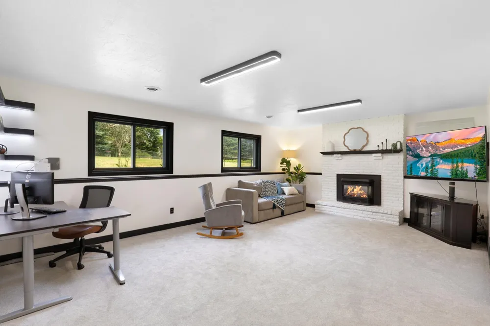 8841 Loch Lomond Court Brooklyn Park, MN 55443