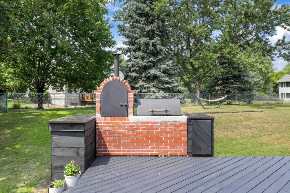 8841 Loch Lomond Court Brooklyn Park, MN 55443