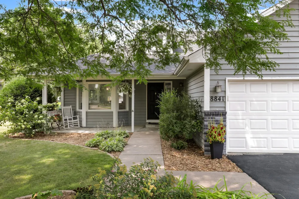 8841 Loch Lomond Court Brooklyn Park, MN 55443