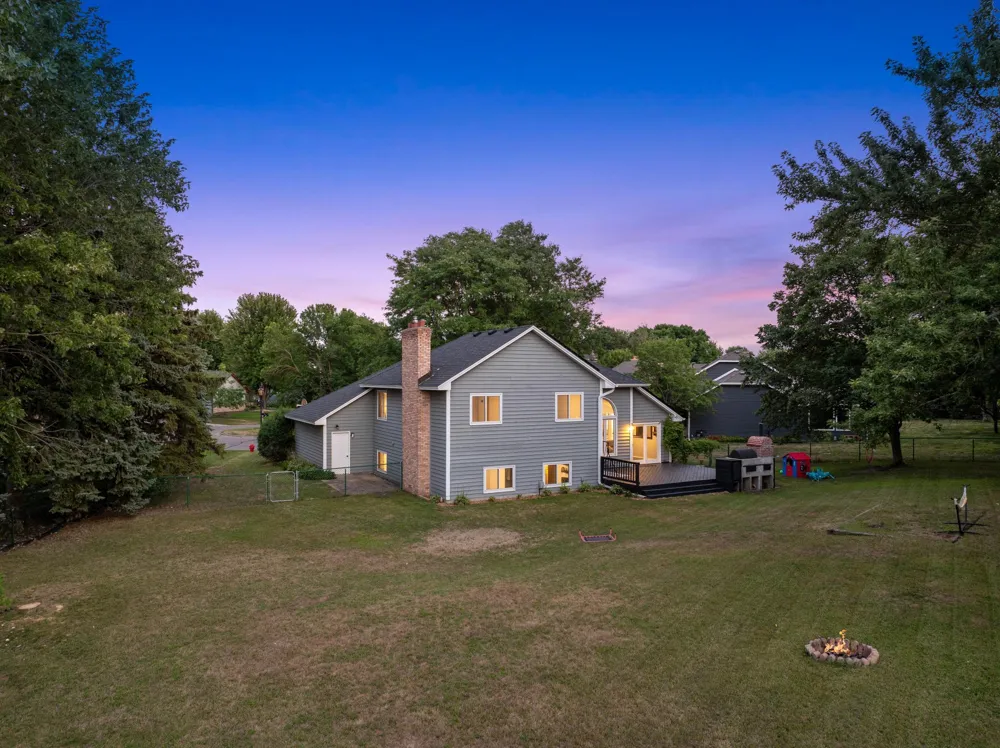 8841 Loch Lomond Court Brooklyn Park, MN 55443