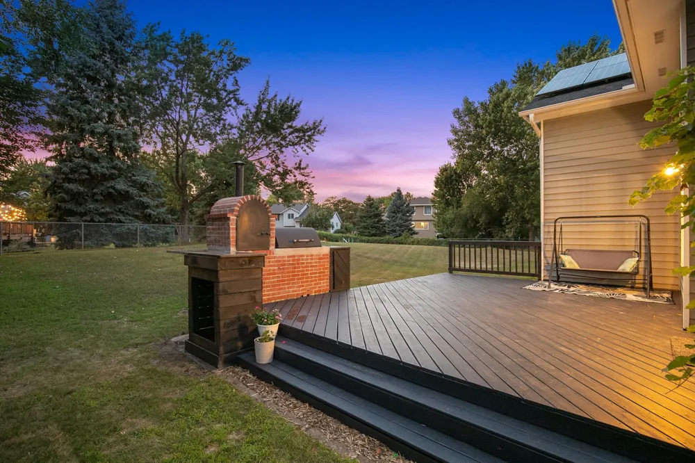 8841 Loch Lomond Court Brooklyn Park, MN 55443