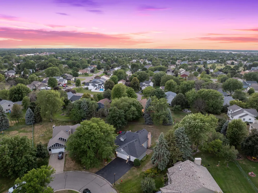 8841 Loch Lomond Court Brooklyn Park, MN 55443
