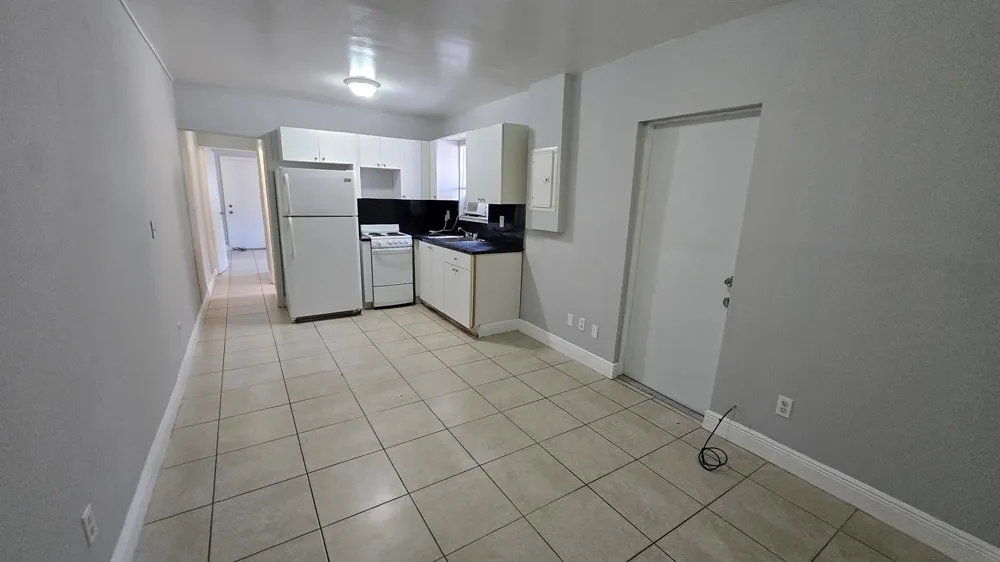 1012 NW 2ND #6 Hallandale Beach, FL 33009