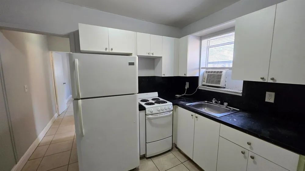 1012 NW 2ND #6 Hallandale Beach, FL 33009