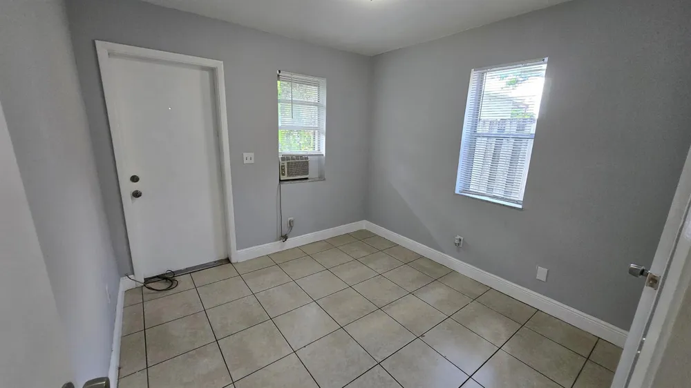 1012 NW 2ND #6 Hallandale Beach, FL 33009